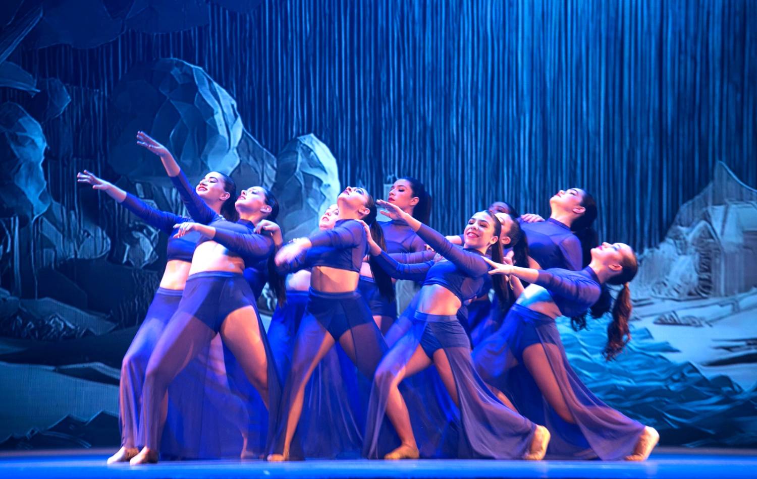 Alice no País das Maravilhas / 3ª Noite