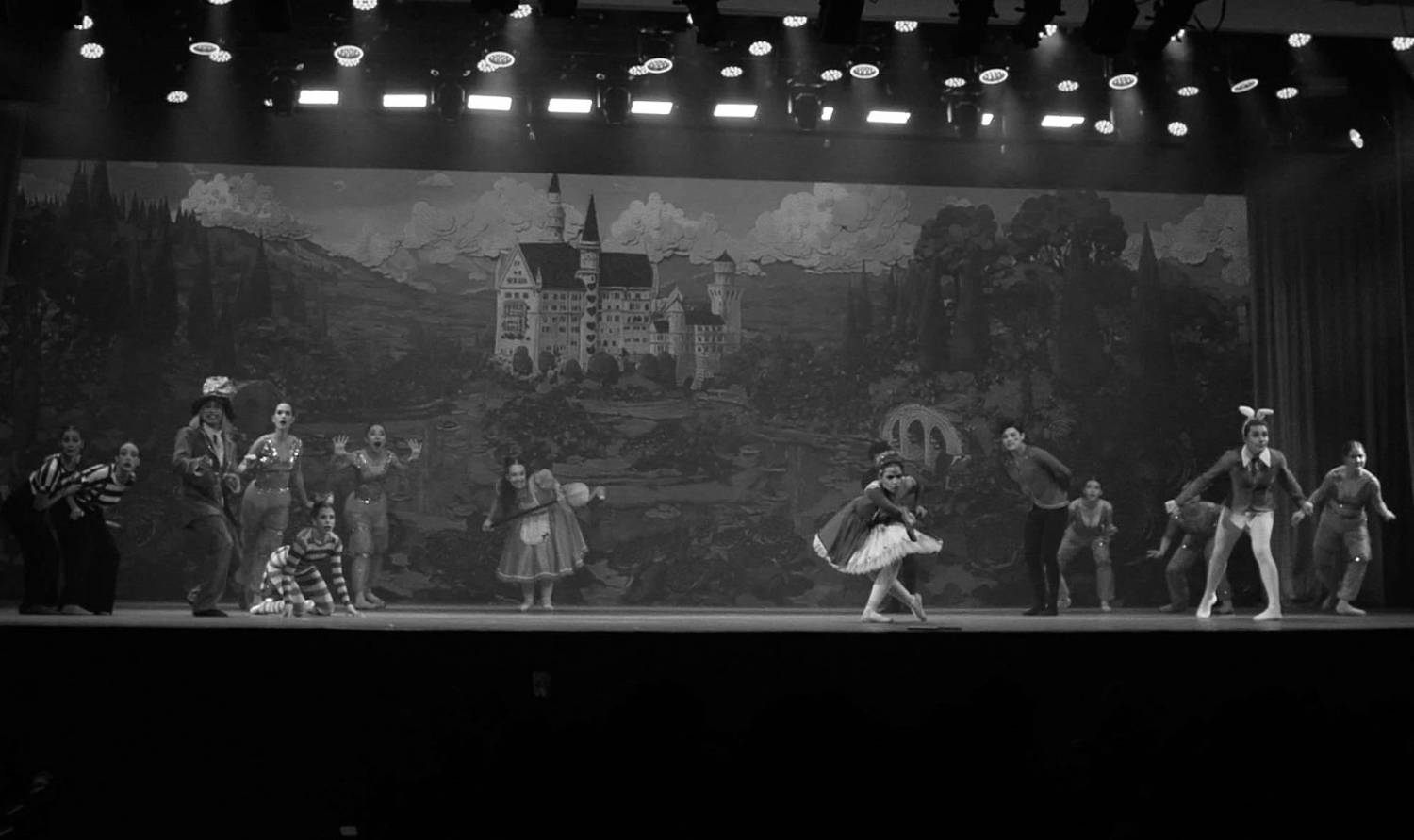 Alice no País das Maravilhas / 3ª Noite